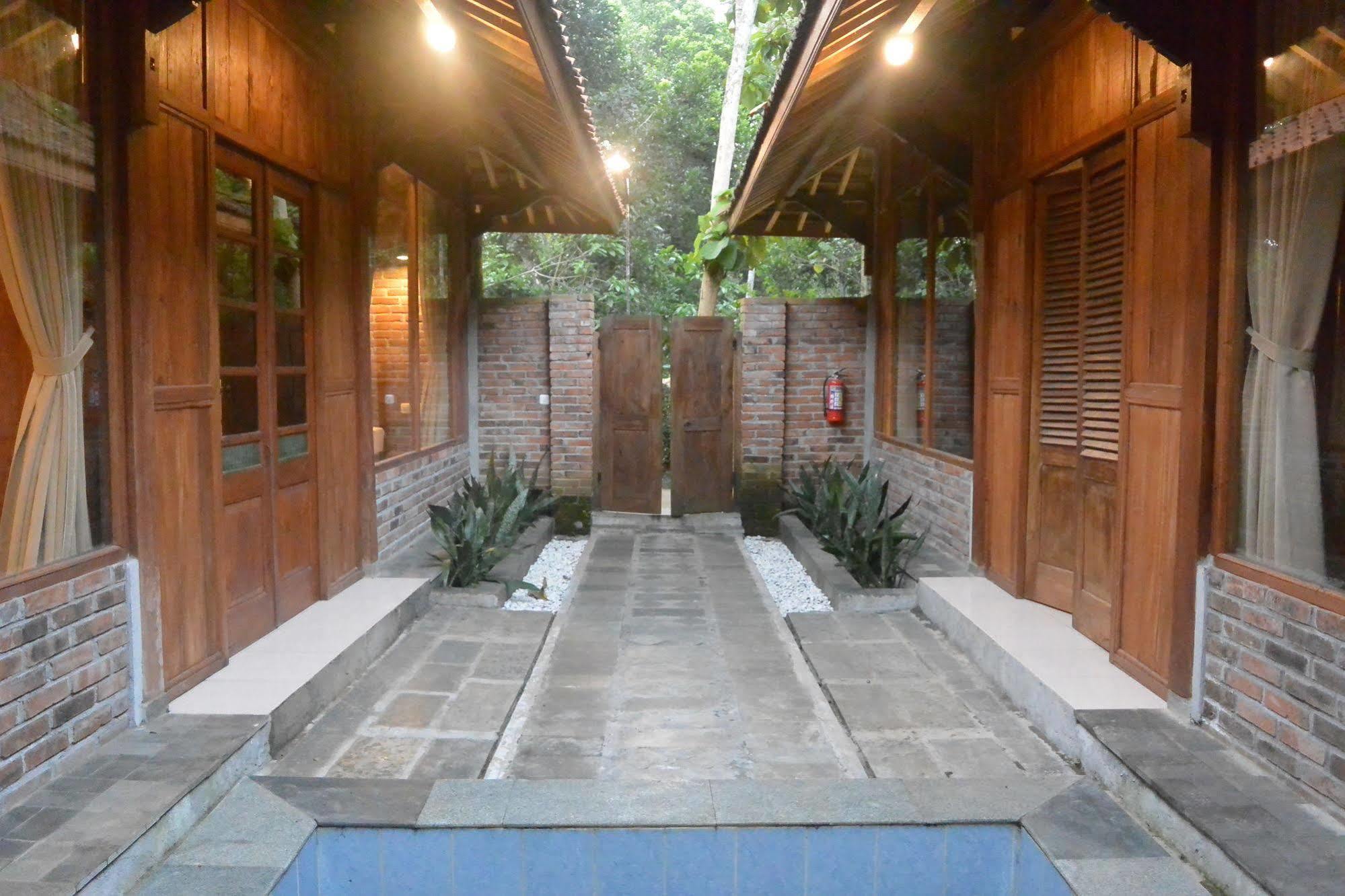 Cempaka Villa Magelang Exterior foto